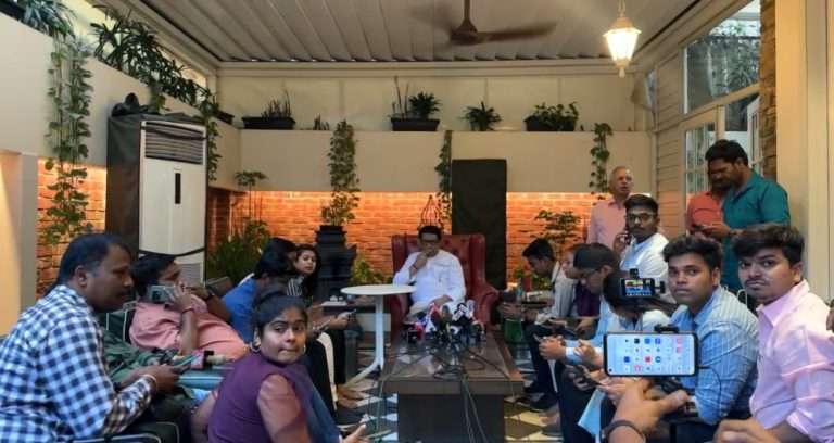 निवडणूक आयोग 5 वर्षे काय करतो?:राज ठाकरेंचा शिक्षकांना कामाला जुंपण्यावरून थेट सवाल