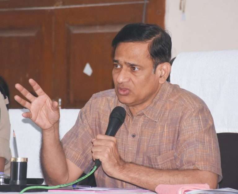 लोकसभा निवडणूक शांततेत पार पाडण्यासाठी आवश्यक सुरक्षा उपाययोजना करा-जिल्हाधिकारी डॉ.सुहास दिवसे