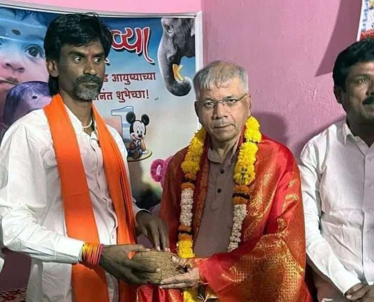 प्रकाश आंबेडकर-जरांगे पाटील यांची रात्री भेट