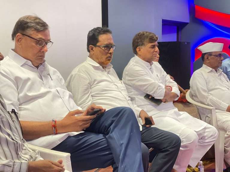 निष्ठावंतांना संधी दिली  पाहिजे, अन्यथा त्याचे विपरीत  पडसाद उमटतील-कॉंग्रेसमध्ये आक्रमक भूमिका