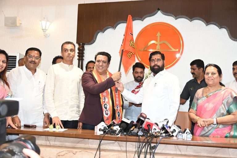 कॉंग्रेसचे माजी खासदार अभिनेते गोविंदाचा शिंदेंच्या शिवसेनेत प्रवेश,ठाकरेंच्या शिवसेना  उमेदवाराला पाडण्यासाठी