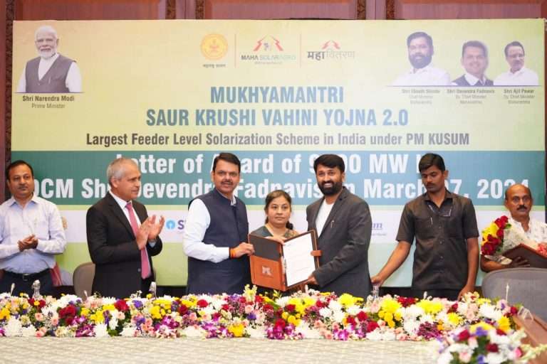 देवेंद्र फडणवीसांच्या 2016च्या मुख्यमंत्री सौर कृषी वाहिनी योजनेला वेग