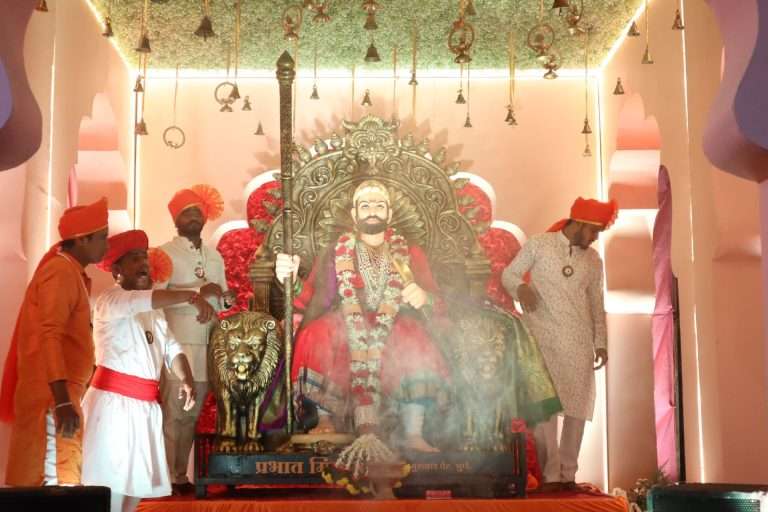 पारंपरिक पालखी रथसोहळा व मिरवणुकीद्वारे पूर्व भागात शिवरायांना नमन