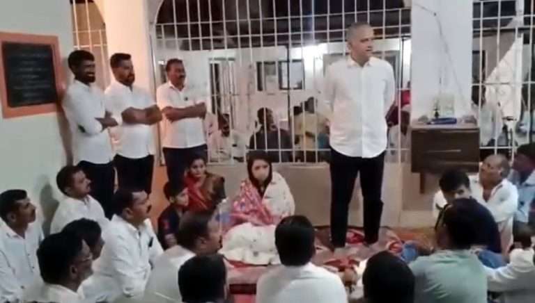 अजित पवार नालायक माणूस:श्रीनिवास पवारांच्या वक्तव्यानंतर पवार कुटुंबातील सर्वच मैदानात,