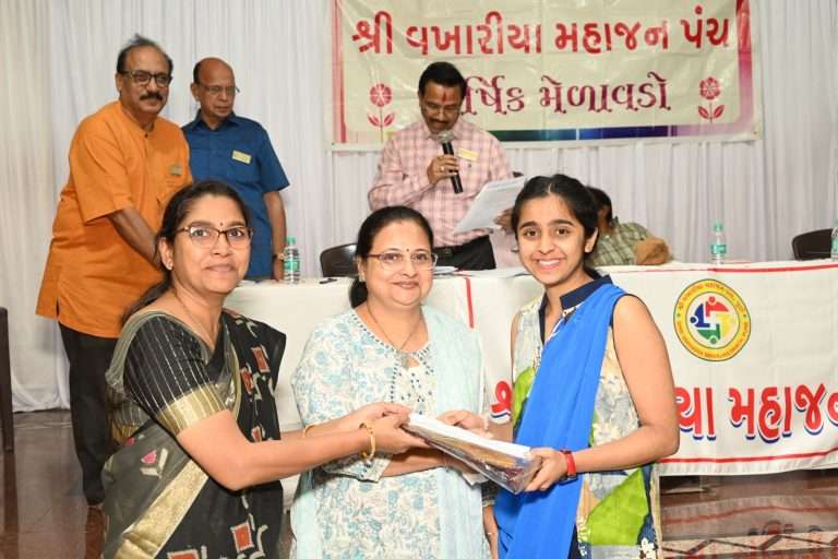 वखारीया महाजन पंच संस्थेतर्फे गुणवंत विद्यार्थ्यांचा सत्कार आणि शिष्यवृत्ती प्रदान 