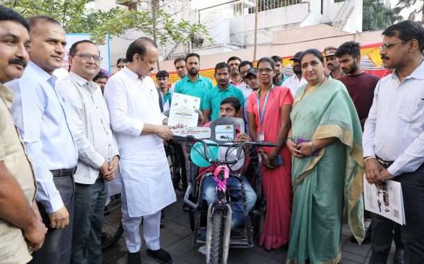 उपमुख्यमंत्री अजित पवार यांच्या हस्ते दिव्यांग नागरिकांना इलेक्ट्रिक सायकलींचे वितरण