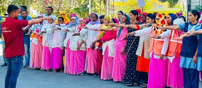 पिंपरी चिंचवड महानगरपालिकेच्या सफाई सेवकांकडून मतदानाची शपथ