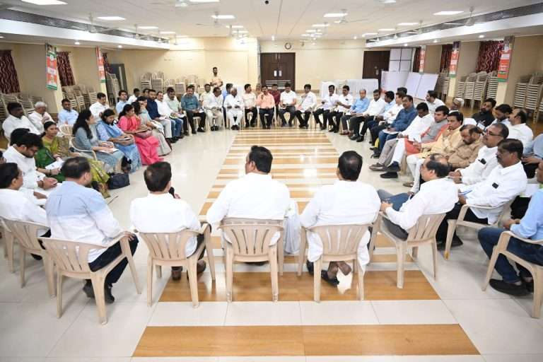 मुंबई भाजपा निवडणूक संचलन समितीची आढावा बैठक संपन्न