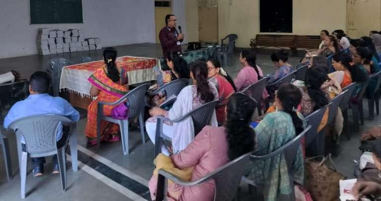 शिक्षकांच्या प्रशिक्षण कार्यक्रमात मतदान जनजागृती