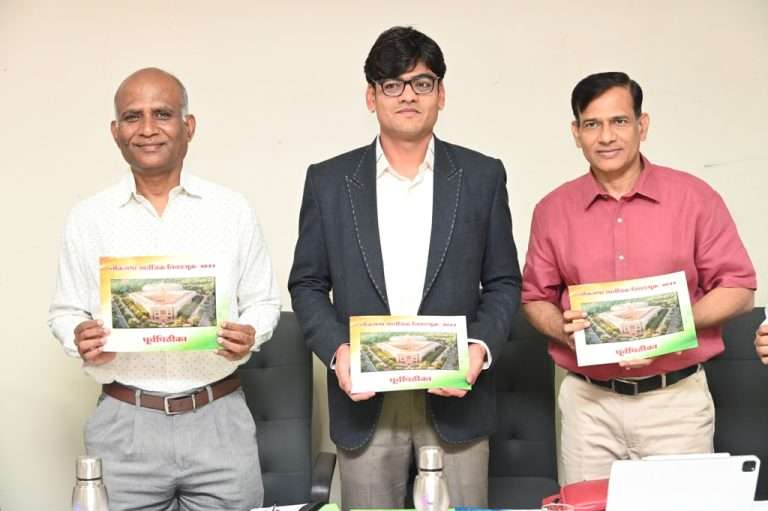 लोकसभा निवडणूक पूर्वपीठिकेचे मुख्य निवडणूक अधिकारी एस. चोक्कलिंगम यांच्या हस्ते प्रकाशन