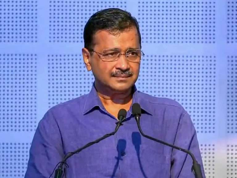 ईडीची टीम केजरीवालांच्या घरी,आपची टीम सुप्रीम कोर्टाच्या दारी-ED ची टीम जबरदस्तीने घरात घुसल्याचा मुख्यमंत्र्यांचा आरोप