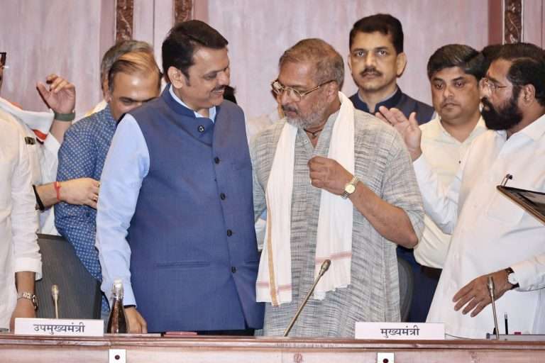 अमोल कोल्हेंच्या विरोधात निवडणूक लढवणार का?:नाना पाटेकर म्हणाले…