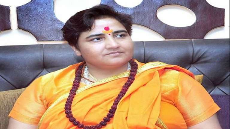 मालेगाव बॉम्बस्फोट प्रकरणी खासदार प्रज्ञा ठाकूर कोर्टात हजर, जामीनपात्र वॉरंट रद्द