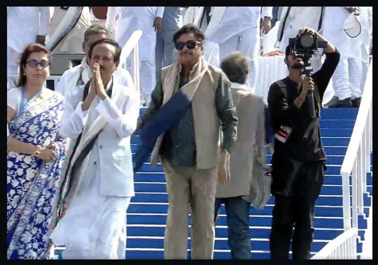 TMC चे  लोकसभेचे 42 उमेदवार जाहीर :शत्रुघ्न सिन्हा ,क्रिकेटपटू युसूफ पठाण, आणि कीर्ती आझाद यांची नावे