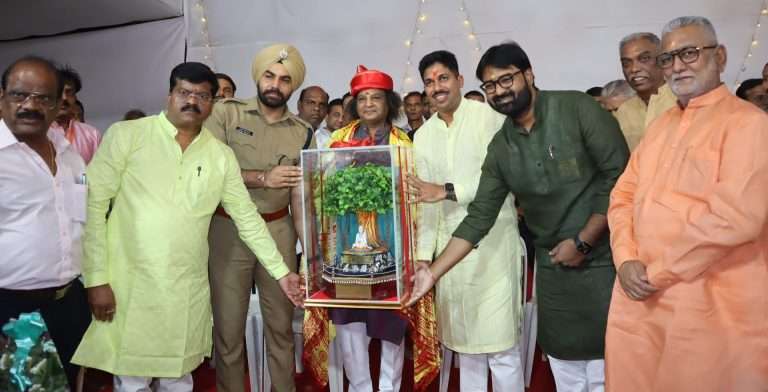 बाळासाहेब रामचंद्र ठोंबरे यांना श्री स्वामी समर्थ सेवा पुरस्कार प्रदान