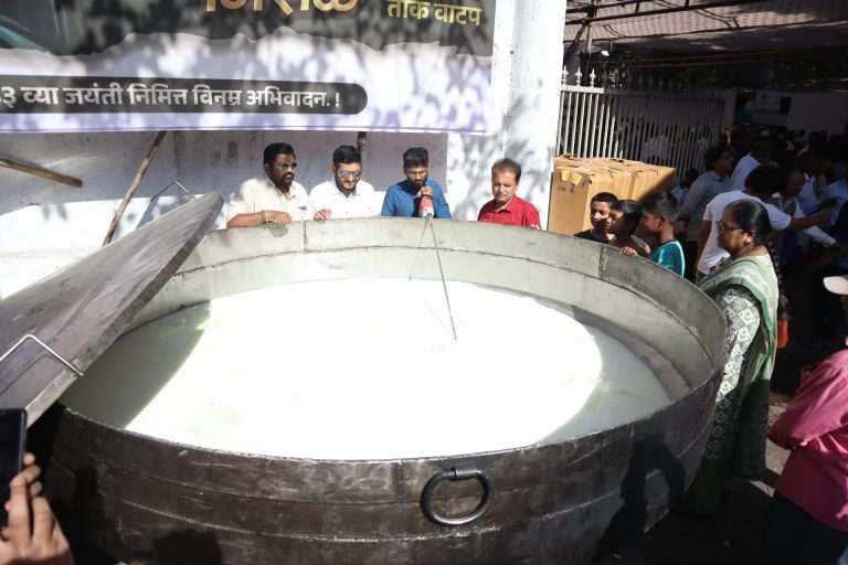 १ लाख नागरिकांना मोफत ताक,’दहा हजार किलोची मिसळ’