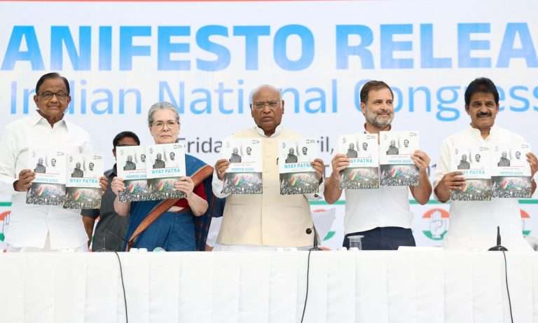काँग्रेसचे 5 न्याय, 25 गॅरंटीचे न्यायपत्र जाहीर:400 रुपये मजुरी, गरीब महिलांना वार्षिक 1 लाख, MSP कायदा आणि जातनिहाय जनगणनेचे आश्वासन