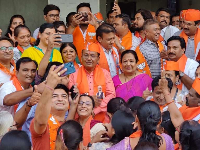लोकसभा निवडणुकीत भाजप सुरतचे उमेदवार मुकेश दलाल बिनविरोध विजयी; काँग्रेस उमेदवाराचा अर्ज रद्द, 8 जणांनी घेतली माघार