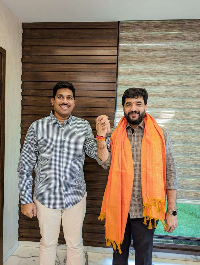 विजयाचा मार्ग सुकर करण्यासाठी महायुतीचे उमेदवार मुरलीधर मोहोळ यांनी घेतली प्रसिद्ध उद्योजक पुनीत बालन यांची सदिच्छा भेट