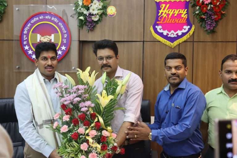 दि पूना डिस्ट्रिक्ट पोलीस को-ऑप. क्रेडिट सोसायटीच्या संस्थेला युवा उद्योजक पुनीत बालन यांची भेट