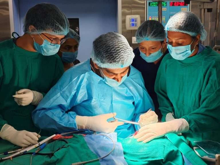 पुण्यातील कमांड रुग्णालय हे पिझोइलेक्ट्रिक बोन कंडक्शन श्रवण प्रत्यारोपण यशस्वीरित्या करणारे देशातील पहिले सरकारी रुग्णालय ठरले
