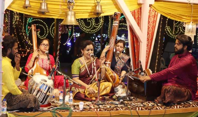 शास्त्रीय उपशास्त्रीय संगीताने रंगली संगीत मैफल-विदुषी सानिया पाटणकर यांची गायन सेवा 