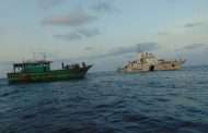 भारतीय तटरक्षक दलाने कारवारजवळच्या समुद्रात अडकलेल्या मासेमारी नौकेला पुरवले सहाय्य