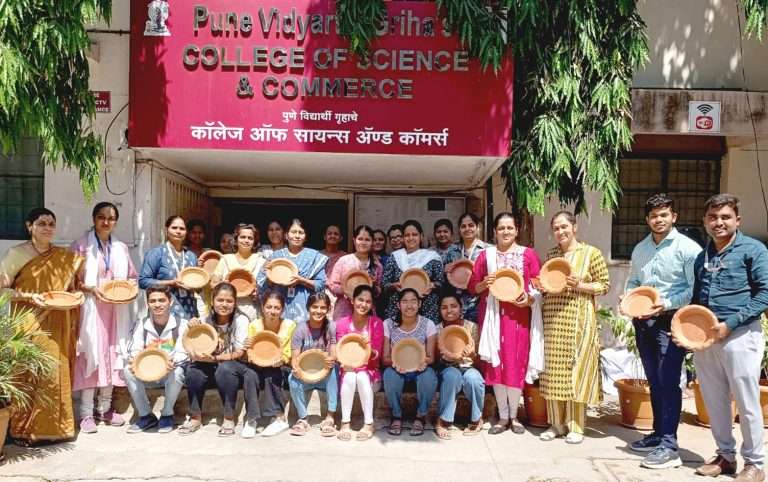 विद्यार्थ्यांची आरोग्य तपासणी व प्राणी-पक्ष्यांसाठी दाणा-पाणी