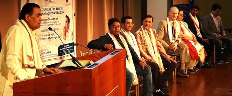 शिकागोच्या फुलरटन हॉल मध्ये १३० वर्षानंतर पुन्हा घुमलाविज्ञान आणि अध्यात्माच्या समन्वयाचा उद्घोष