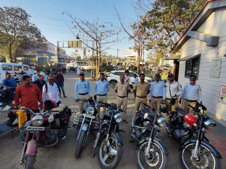 कर्कश्श आवाज करणाऱ्या मोटारसायकलींबाबत तक्रार करा व्हॉटसअॅप क्र. ८०८७२४०४०० यावर.. पोलिसांनी ६१९ दुचाक्यांवर आणि ३१६ फिटरवर  केली कारवाई –
