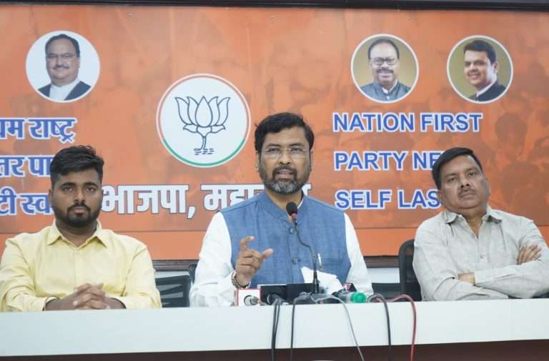 रामलीला मैदानावरचा मेळावा म्हणजे ‘भ्रष्टाचार्‍यांचा महामेळा’भाजपा मुख्य प्रवक्ते केशव उपाध्ये यांची टीका