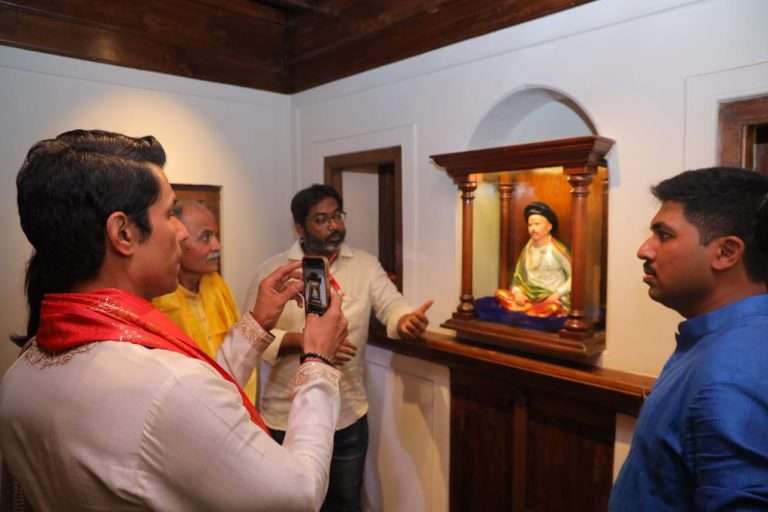 स्वातंत्र्यवीर सावरकर चित्रपटात श्रीमंत भाऊसाहेब रंगारी गणपतीच्या इतिहासाला उजाळा