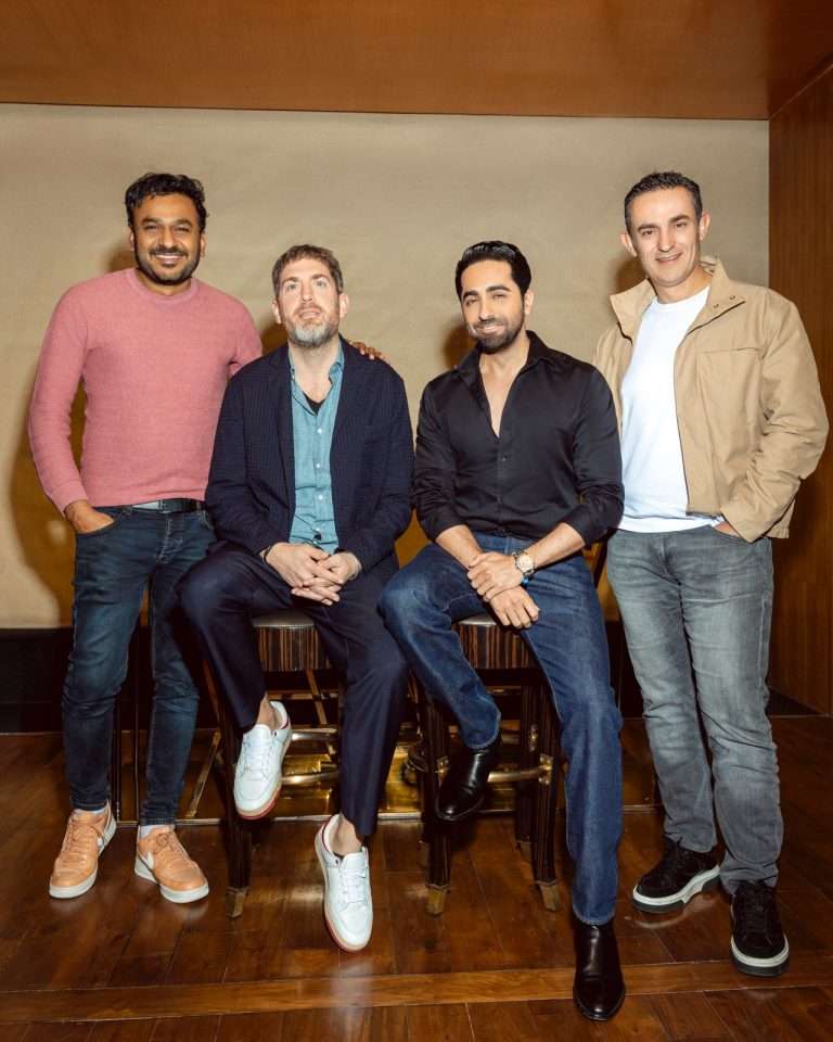 आयुष्मान खुराना ने वॉर्नर म्युझिक इंडियासोबत जागतिक करारावर स्वाक्षरी केली