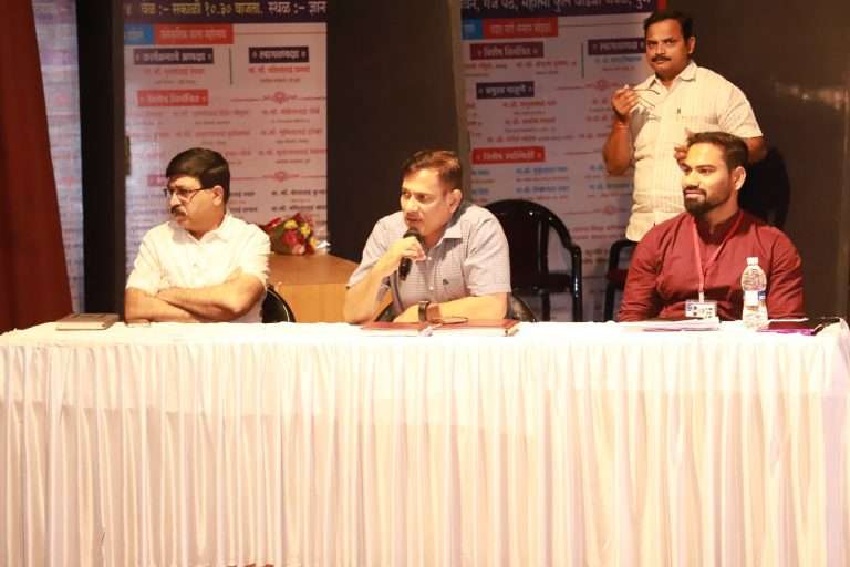निवडणूक प्रक्रियेचे महत्व जाणून विहित पद्धतीने कर्तव्य पूर्ण करा-जिल्हाधिकारी डॉ. सुहास दिवसे