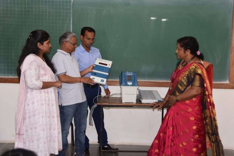 निवडणुकीसाठी नियुक्त अधिकारी-कर्मचाऱ्यांना ईव्हीएम हाताळणीचे प्रशिक्षण