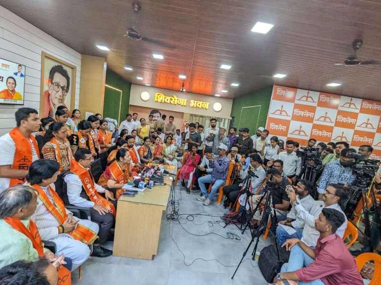 शिवसेना नेत्या डॉ. नीलम गोऱ्हे यांच्या उपस्थितीत पुणे शहरातील विविध पक्षांच्या महिलांचा शिवसेनेत प्रवेश