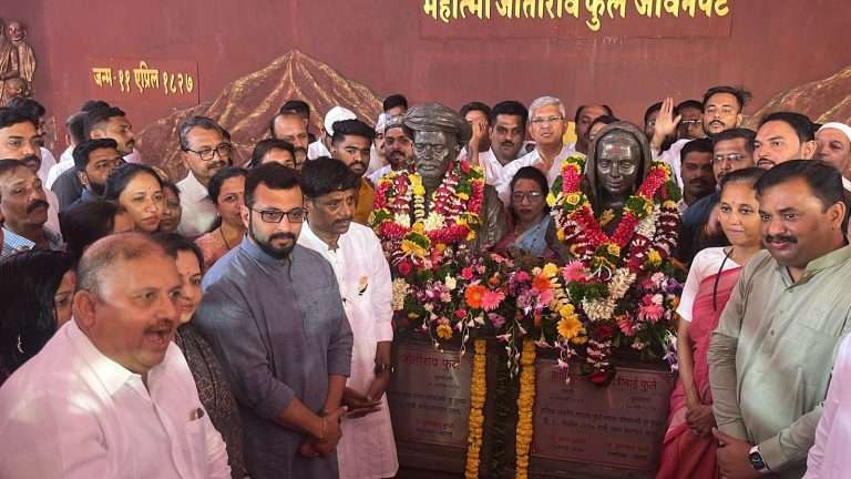 शेतकऱ्यांची सध्याची दयनीय अवस्था पाहता, पुन्हा महात्मा फुलेंनी सांगितलेला शेतकऱ्यांचा असूड उगारण्याची वेळ – खासदार डॉ. अमोल कोल्हे