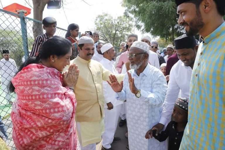 सुनेत्रा पवार यांनी रमजान ईदनिमित्त मुस्लिम बांधवांची घेतली सदिच्छा भेट
