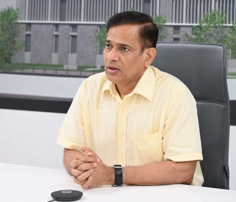 ‘ताई, वहिनी, मावशी, आजी मतदानाला चला’ उपक्रम राबविण्याचे जिल्हाधिकाऱ्यांचे निर्देश