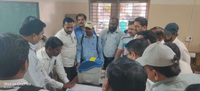 निवडणुकीसाठी नियुक्त अधिकारी-कर्मचाऱ्यांना कोथरुड येथे प्रशिक्षण