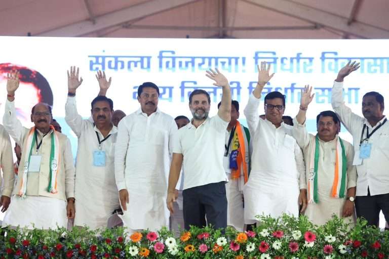 १० वर्ष मोदी अदानीसाठी काम करत आहेत.