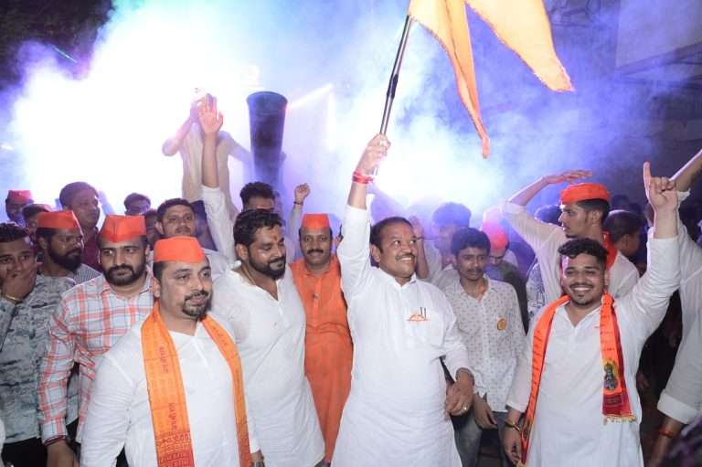 भगवा ध्वज नाचवत खासदार बारणे यांचा श्रीराम नवमी शोभायात्रांमध्ये सहभाग
