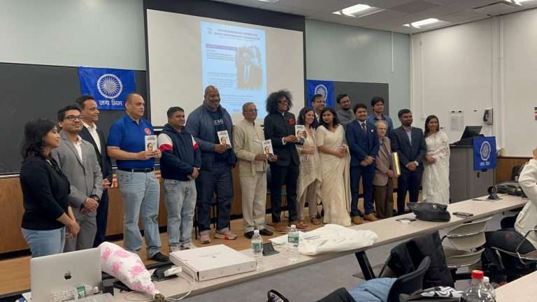 अमेरिकेच्या कोलंबिया विद्यापीठात ‘जग बदलणारा बापमाणूस’ पुस्तकाचे प्रकाशन