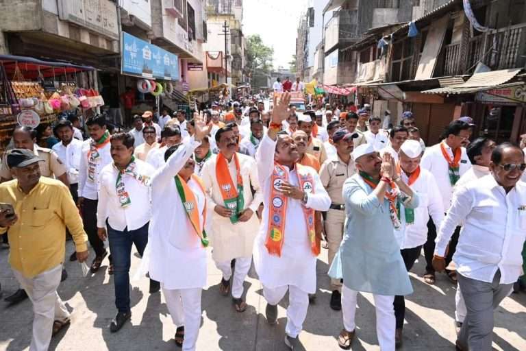 वडगावला पोटोबा महाराजांचे आशीर्वाद घेऊन बारणे यांच्या मावळातील प्रचाराचा शुभारंभ