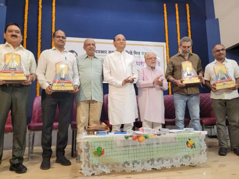 व्यवस्थेविरुद्ध लिखान करणारा पत्रकार म्हणजे तो देशद्रोही अशी वर्गवारी लोकशाहीला धोकादायी