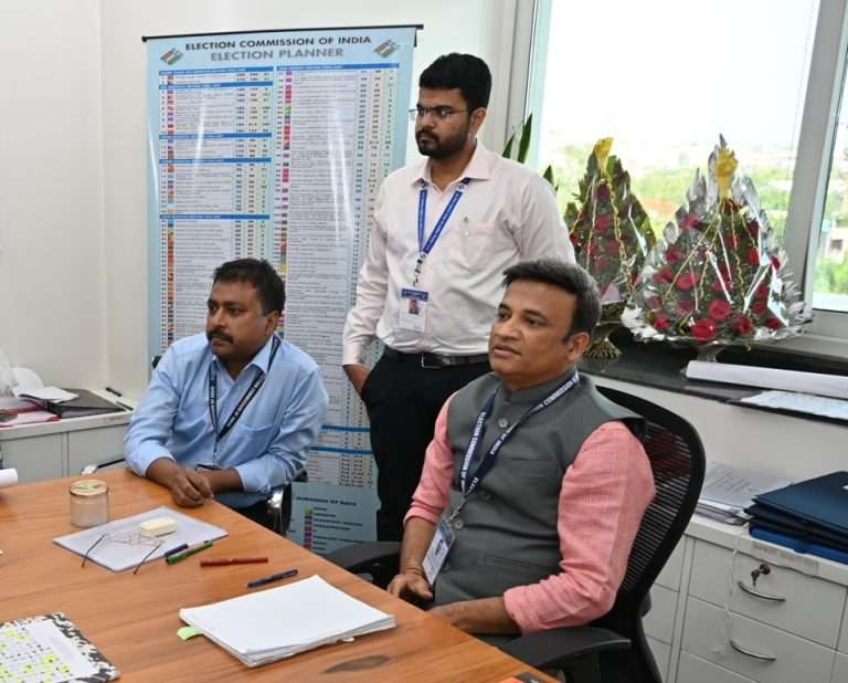 शिरूर लोकसभा निवडणूकीसाठी ३२ उमेदवार रिंगणात