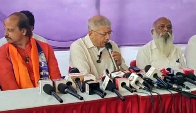 मोदी सरड्यासारखा रंग बदलतात:प्रकाश आंबेडकरांची टीका