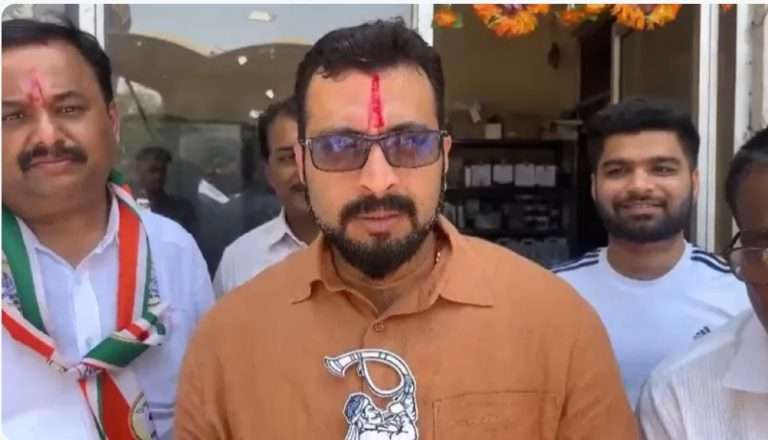 देवेंद्र फडणवीसांच्या चेहऱ्यावरचे हास्य अधिक विकृत मानसिकतेचे: अमोल कोल्हे