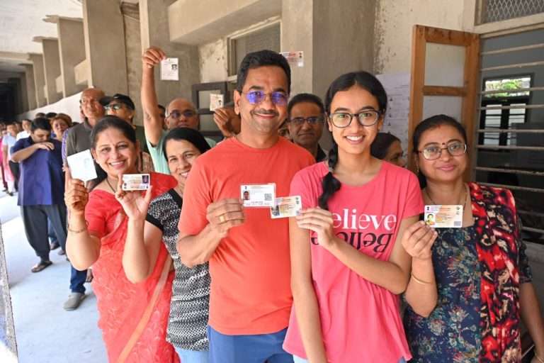 लोकसभा निवडणुकीच्या पहिल्या टप्प्यातील पाच मतदारसंघात दुपारी ५ वाजेपर्यंत ५४.८५ टक्के मतदान