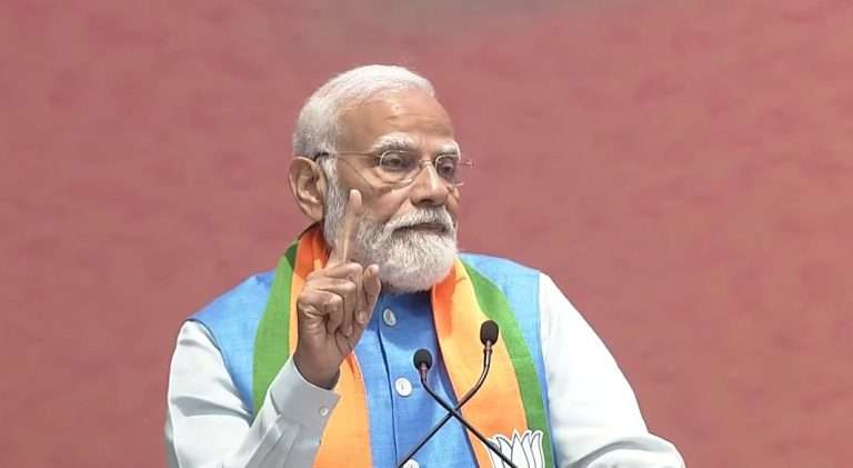 PM म्हणाले- 70 वर्षांवरील वृद्धांसाठी ₹ 5 लाखांपर्यंत मोफत उपचार, गरिबांसाठी 3 कोटी घरे बांधणार